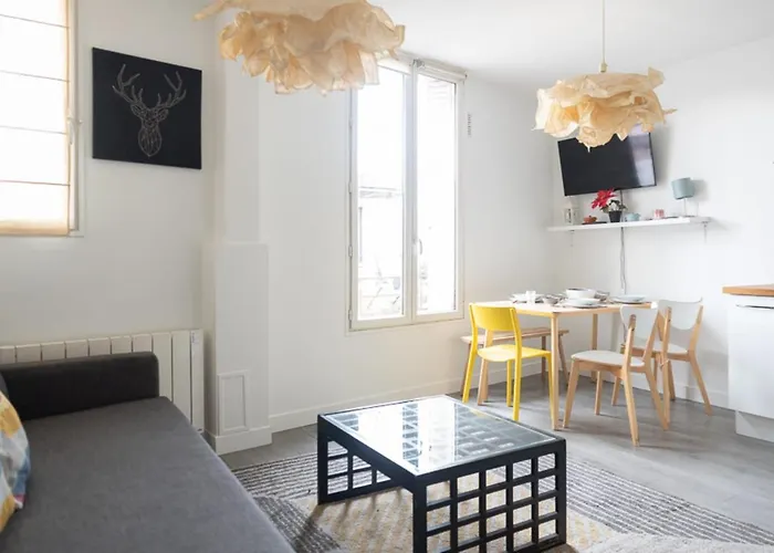 Nice And Bright Apartment Of 34 M In Les Lilas